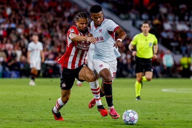 EINDHOVEN - Alisson Santana of Shakhtar Donetsk (R) battles for possession with Armando Obispo of PSV Eindhoven (L) during the UEFA Champions League match between PSV Eindhoven and Shakhtar Donetsk at the Philips Stadium on 10 September 2026 in Eindhoven, the Netherlands. MARCEL TER BALS ANP UEFA Champions League 2026 27 xVIxANPxSportx xMarcelxterxBalsxIVx 567929421 originalFilename: 567929421.jpg