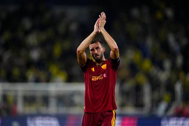 10.09 2026 - SOCCER - 2026 27 UEFA CHAMPIONS LEAGUE League Phase Fenerbahce SK v AS Roma Bryan Cristante of AS Roma celebrates victory after the match ISTANBUL Fenerbahce Sükrü Saracoglu Spor Kompleksi Istanbul TURKEY Copyright: xYagizxGurtugx xPsxImagesxYagizxGurtugx xPsxImagesx