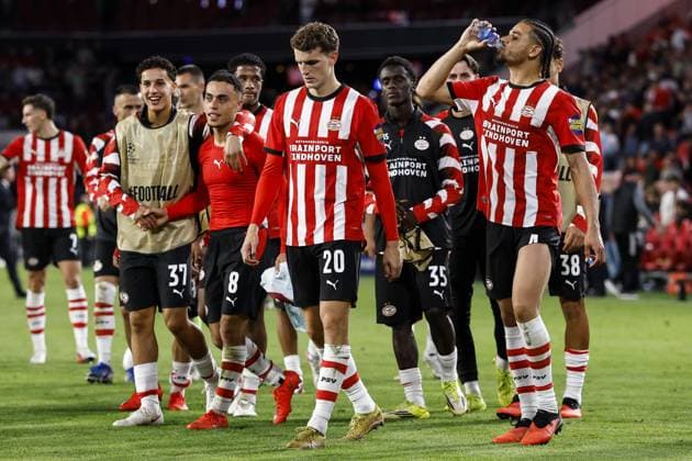 EINDHOVEN - Players of PSV Eindhoven after the UEFA Champions League match between PSV Eindhoven and Shakhtar Donetsk at the Philips Stadium on September 10, 2026 in Eindhoven, the Netherlands. MAURICE VAN STEEN ANP xVIxANPxSportx xxANPxIVx 567930746 originalFilename: 567930746.jpg