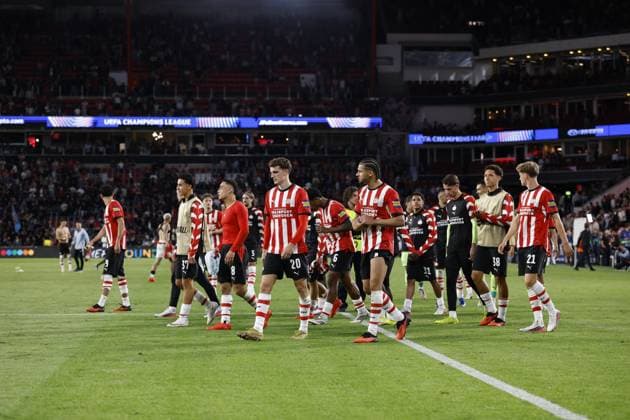 EINDHOVEN - Players of PSV Eindhoven after the UEFA Champions League match between PSV Eindhoven and Shakhtar Donetsk at the Philips Stadium on September 10, 2026 in Eindhoven, the Netherlands. MAURICE VAN STEEN ANP xVIxANPxSportx xxANPxIVx 567930764 originalFilename: 567930764.jpg