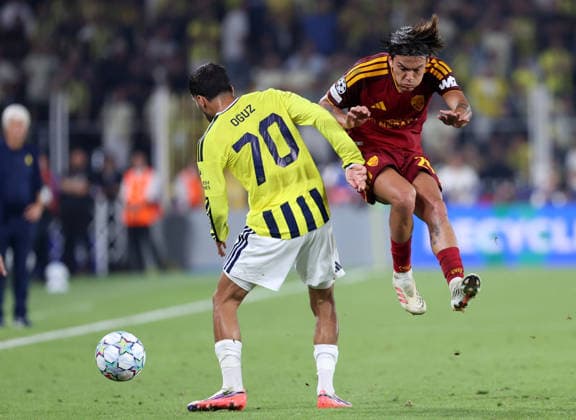 Fenerbahce v AS Roma - UEFA Champions League ISTANBUL, TURKIYE - SEPTEMBER 10: Fenerbahce s Oguz Aydin (70) competes for the ball against Paulo Dybala (21) of AS Roma during the UEFA Champions League 2026 27 league phase Matchday 1 match between Fenerbahce and Roma at Chobani Stadium in Istanbul, Turkiye, on September 10, 2026. Ali Atmaca Anadolu Istanbul Turkey. Editorial use only. Please get in touch for any other usage.  Copyright: x2026xAnadoluxAlixAtmacax
