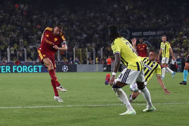 IPA88366899 - September 10, 2026 Champions League: Fenerbahçe vs. Roma In the photo: Cristante scores a goal (Photo by Gino Mancini)  Copyright: xGinoxMancini IPAxSportx xx IPA88366899