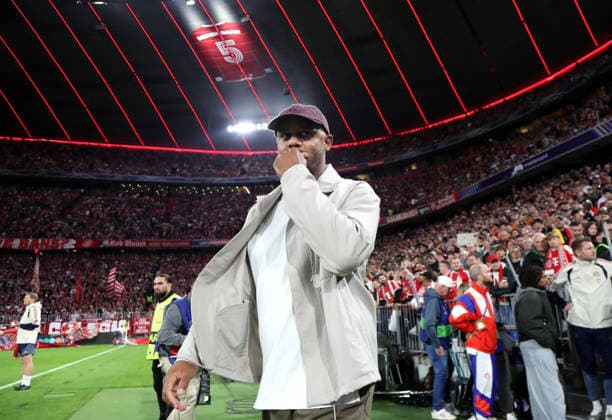 Soccer, Men s, Champions League, 2026–2027 Season, FC Bayern Munich vs. FK Bodø Glimt, Matchday 1, Allianz Arena: Vincent Kompany, coach of FC Bayern Munich, standing in front of the bench with his hand over his mouth
