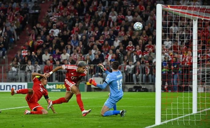 September 10, 2026, xemx, Soccer, UEFA Champions League, FC Bayern Munich vs. FK Bodø Glimt, Jamal Musiala (FC Bayern Munich), Luis Díaz (FC Bayern Munich), Nikita Haikin (FK Bodø Glimt), tackle, action, battle for the ball, Munich
