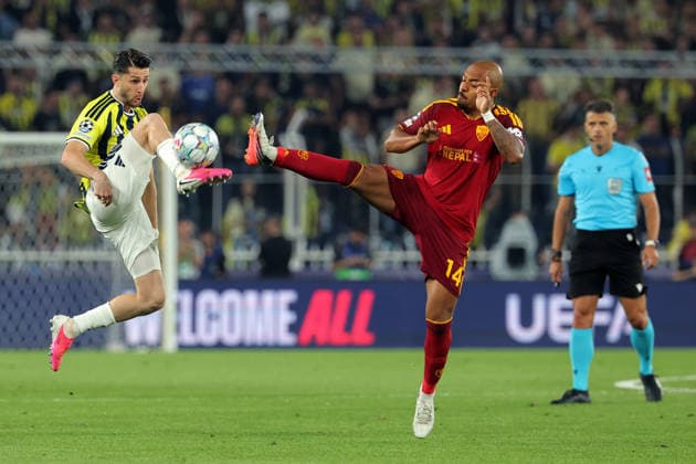 2026-09-10 Fenerbahce SK v AS Roma - UEFA Champions League 2026 27 League Phase MD1 ISTANBUL, TURKEY - SEPTEMBER 10: Ismail Yuksek of Fenerbahce, Donyell Malen of AS Roma during the UEFA Champions League 2026 27 League Phase MD1 match between Fenerbahce SK and AS Roma at Sukru Saracoglu Stadium on September 10, 2026 in Istanbul, Turkey. (Photo by BSR Agency) Istanbul Turkey Content not available for redistribution in The Netherlands directly or indirectly through any third parties. Copyright: xBSRxAgencyx