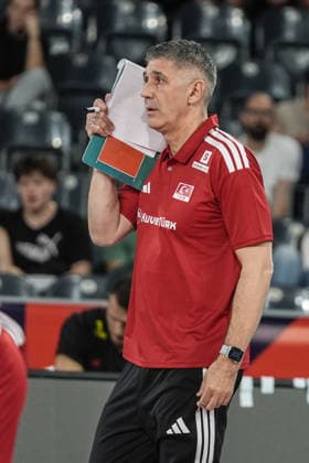 Turkiye v Germany - CEV EuroVolley 2026 Men CLUJ-NAPOCA, ROMANIA - SEPTEMBER 10: Head coach of Turkiye Slobodan Kovac reacts during of the CEV EuroVolley 2026 match between Turkiye and Germany at the BTarena in Cluj-Napoca, Romania, on September 10, 2026. Osmancan Gurdogan Anadolu Cluj-Napoca Romania. Editorial use only. Please get in touch for any other usage.  Copyright: x2026xAnadoluxOsmancanxGurdoganx