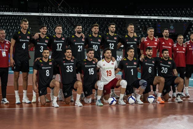 Turkiye v Germany - CEV EuroVolley 2026 Men CLUJ-NAPOCA, ROMANIA - SEPTEMBER 10: Players of Turkiye pose for family photos during of the CEV EuroVolley 2026 match between Turkiye and Germany at the BTarena in Cluj-Napoca, Romania, on September 10, 2026. Osmancan Gurdogan Anadolu Cluj-Napoca Romania. Editorial use only. Please get in touch for any other usage.  Copyright: x2026xAnadoluxOsmancanxGurdoganx