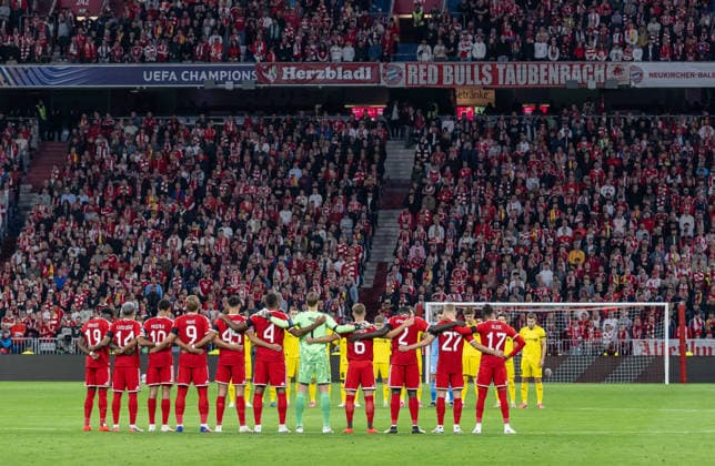 The two teams observe a minute of silence for the victims of the natural disaster in Nepal before the start of the match GER, FC Bayern Munich vs. FK Bodo Glimt, Soccer, UEFA Champions League, Group Stage, Matchday 1, 2026–2027 Season, September 10, 2026 DFL DFB regulations prohibit any use of photographs as image sequences and or quasi-video. Photo: HMB Media, Heike Feiner Copyright: HMBxMedia HeikexFeiner