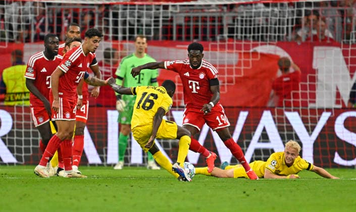 September 10, 2026, Soccer: UEFA Champions League 2026–2027, Matchday 1, FC Bayern Munich vs. FK Bodo Glimt, at the Allianz Arena in Munich; from left: Dayot Upamecano (FC Bayern Munich), Aleksandar Pavlovic (FC Bayern Munich), Joshua Kitolano (FK Bodo Glimt), goalkeeper Manuel Neuer (FC Bayern Munich), and Alphonso Davies (FC Bayern Munich)