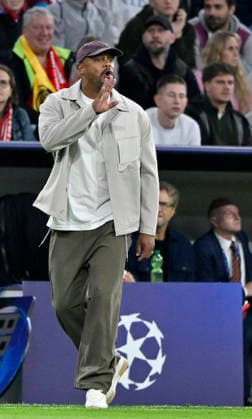 Coach Vincent Kompany of FC Bayern Munich (FCB) on the sidelines, gesturing during the match between FC Bayern Munich (FCB) and Bodø Glimt on September 10, 2026. DFL regulations prohibit any use of photographs as image sequences and or quasi-VVIDEO FC Bayern Munich FCB vs. Bodo Glimt