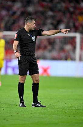Referee Rade Obrenovic (SVN) Gesture FC Bayern Munich (FCB) vs. Bodø Glimt September 10, 2026 DFL regulations prohibit any use of photographs as image sequences and or quasi-video FC Bayern Munichich FCB vs. Bodo Glimt