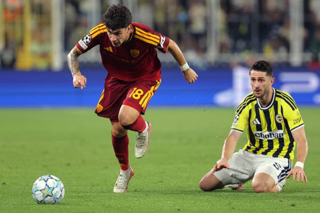 2026-09-10 Fenerbahce SK v AS Roma - UEFA Champions League 2026 27 League Phase MD1 ISTANBUL, TURKEY - SEPTEMBER 10: Matias Soule of AS Roma, Ismail Yuksek of Fenerbahce during the UEFA Champions League 2026 27 League Phase MD1 match between Fenerbahce SK and AS Roma at Sukru Saracoglu Stadium on September 10, 2026 in Istanbul, Turkey. (Photo by BSR Agency) Istanbul Turkey Content not available for redistribution in The Netherlands directly or indirectly through any third parties. Copyright: xBSRxAgencyx
