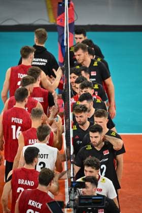 Turkiye v Germany - CEV EuroVolley 2026 Men CLUJ-NAPOCA, ROMANIA - SEPTEMBER 10: Players greet one another during the CEV EuroVolley 2026 match between Turkiye and Germany at the BTarena in Cluj-Napoca, Romania, on September 10, 2026. Alex Nicodim Anadolu Cluj-Napoca Romania. Editorial use only. Please get in touch for any other usage.  Copyright: x2026xAnadoluxAlexxNicodimx