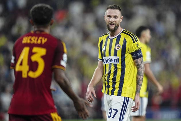 Fenerbahce v AS Roma - UEFA Champions League ISTANBUL, TURKIYE - SEPTEMBER 10: Milan Skriniar (37) of Fenerbahce gestures during the UEFA Champions League match between Fenerbahce and AS Roma at Chobani Stadium in Istanbul, Turkiye on September 10, 2026. Agit Erdi Ulukaya Anadolu Istanbul Turkey. Editorial use only. Please get in touch for any other usage.  Copyright: x2026xAnadoluxAgitxErdixUlukayax