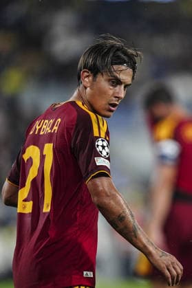 Fenerbahce v AS Roma - UEFA Champions League ISTANBUL, TURKIYE - SEPTEMBER 10: Paulo Dybala (21) of AS Roma gestures during the UEFA Champions League match between Fenerbahce and AS Roma at Chobani Stadium in Istanbul, Turkiye on September 10, 2026. Agit Erdi Ulukaya Anadolu Istanbul Turkey. Editorial use only. Please get in touch for any other usage.  Copyright: x2026xAnadoluxAgitxErdixUlukayax