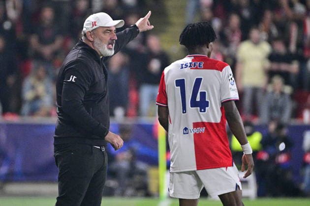Slavia Prague coach Jindrich Trpisovsky gestures during the Football Champions League opening round match Slavia Prague vs RC Lens on September 10, 2026, in Prague, Czech Republic. (CTKxPhoto VitxSimanek) CTKPhotoP2026091009988  CTKPhotoP2026091009988