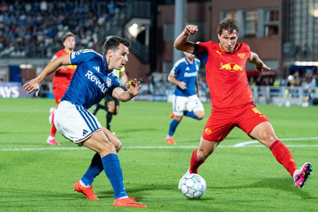 Soccer, Italy, UEFA Champions League, Matchday 1: Como 1907 vs. RB Leipzig, Thursday, September 10, 2026, Stadio Giuseppe Sinigaglia, Como: Anastasios Douvikas 9 (Como 1907), Willi Orban, Willi Orban 4 (RB Leipzig) Copyright: xValentinxDomgjonix