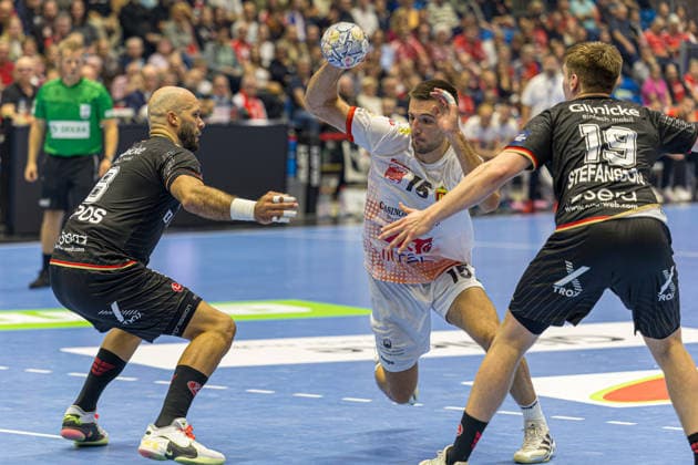 KASSEL, GERMANY - SEPTEMBER 10: Leon Ljevar (HC Vardar 1961, 15) with ball during the EHF Champions League, match between MT Melsungen vs. HC Vardar 1961 at Rothenbach-Halle on September 10, 2026 in Kassel, Germany. Hessen Germany Copyright: xBEAUTIFULxSPORTS Freudensteinx