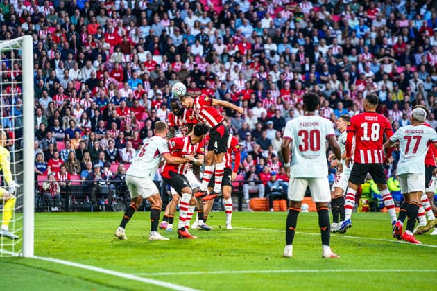 EINDHOVEN, NETHERLANDS - SEPTEMBER 10: Armando Obispo of PSV Eindhoven heads the ball with Lutsharel Geertruida of PSV Eindhoven during the Champions League match between PSV Eindhoven and Shaktar Donetsk at Philips Stadion on September 10, 2026 in Eindhoven, Netherlands. Content not available for redistribution in The Netherlands directly or indirectly through any third parties. Copyright: xAndrexWeeningx