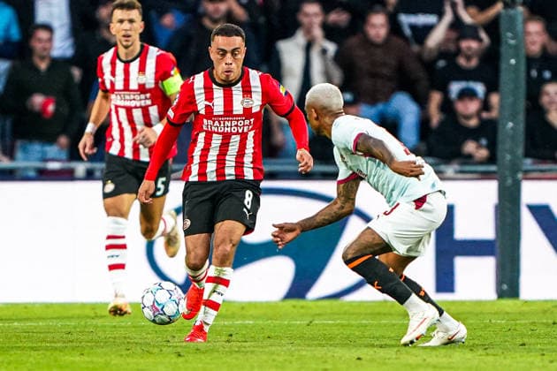 2026-09-10 PSV Eindhoven v Shaktar Donetsk - Champions League EINDHOVEN, NETHERLANDS - SEPTEMBER 10: Sergino Dest of PSV Eindhoven runs with the ball during the Champions League match between PSV Eindhoven and Shaktar Donetsk at Philips Stadion on September 10, 2026 in Eindhoven, Netherlands. Eindhoven Philips Stadion Netherlands Content not available for redistribution in The Netherlands directly or indirectly through any third parties. Copyright: xAndrexWeeningx