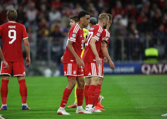 Soccer, Men s, Champions League, 2026–2027 Season, FC Bayern Munich vs. FK Bodø Glimt, Matchday 1, Allianz Arena: Jamal Musiala of FC Bayern Munich standing on the field