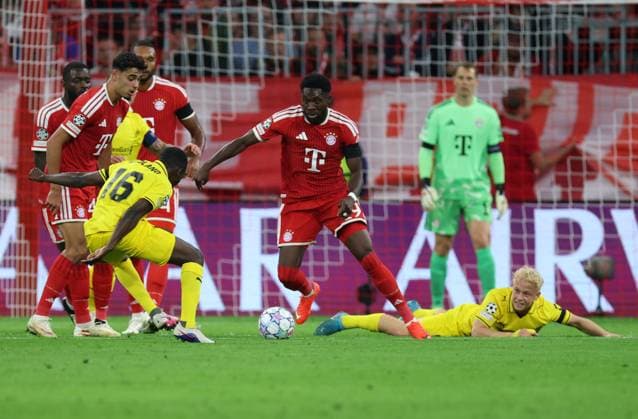 September 10, 2026, GER, Soccer, Men s, UEFA Champions League, Group Stage, 2026–2027 Season, Matchday 1, FC Bayern Munich vs. FK Bodø Glimt: Alphonso Davies (FC Bayern Munich 19) outplays Joshua Kitolano (FK Bodø Glimt 16) and Sondre Auklend (FK Bodø Glimt 08) at the Allianz Arena in Munich, Bavaria, Germany Copyright: xNordphoto Schneiderx