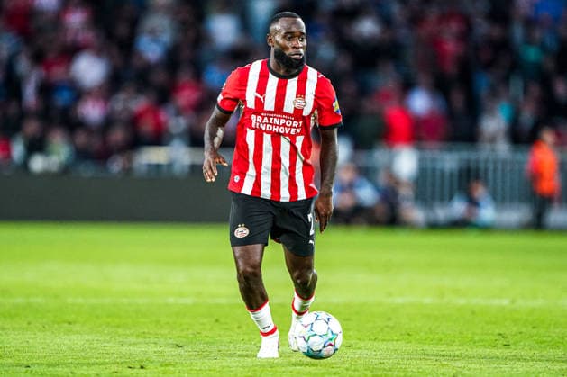 2026-09-10 PSV Eindhoven v Shaktar Donetsk - Champions League EINDHOVEN, NETHERLANDS - SEPTEMBER 10: Lutsharel Geertruida of PSV Eindhoven runs with the ball during the Champions League match between PSV Eindhoven and Shaktar Donetsk at Philips Stadion on September 10, 2026 in Eindhoven, Netherlands. Eindhoven Philips Stadion Netherlands Content not available for redistribution in The Netherlands directly or indirectly through any third parties. Copyright: xAndrexWeeningx