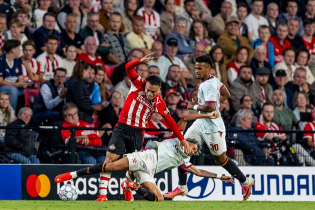 EINDHOVEN l PSV Eindhoven defender Sergino Dest, Shakhtar Donetsk midfielder Isaque, and Shakhtar Donetsk midfielder Alisson Santana during the UEFA Champions League match between PSV and Shakhtar Donetsk at Philips Stadion on September 10, 2026, in Eindhoven, the Netherlands. Photo by DeFodi Images