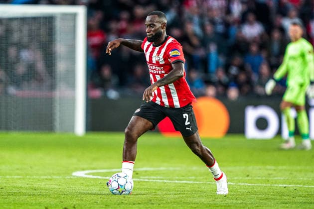 2026-09-10 PSV Eindhoven v Shaktar Donetsk - Champions League EINDHOVEN, NETHERLANDS - SEPTEMBER 10: Lutsharel Geertruida of PSV Eindhoven runs with the ball during the Champions League match between PSV Eindhoven and Shaktar Donetsk at Philips Stadion on September 10, 2026 in Eindhoven, Netherlands. Eindhoven Philips Stadion Netherlands Content not available for redistribution in The Netherlands directly or indirectly through any third parties. Copyright: xAndrexWeeningx