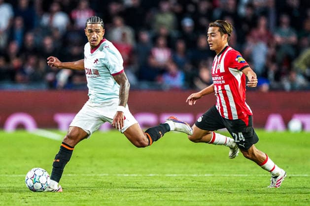 2026-09-10 PSV Eindhoven v Shaktar Donetsk - Champions League EINDHOVEN, NETHERLANDS - SEPTEMBER 10: Gleiker Mendoza of FC Shakhtar Donetsk battles for possession with Kodai Sano of PSV Eindhoven during the Champions League match between PSV Eindhoven and Shaktar Donetsk at Philips Stadion on September 10, 2026 in Eindhoven, Netherlands. Eindhoven Philips Stadion Netherlands Content not available for redistribution in The Netherlands directly or indirectly through any third parties. Copyright: xAndrexWeeningx