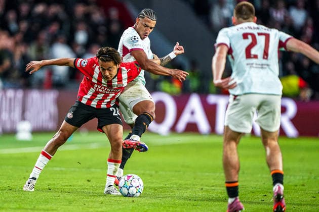 2026-09-10 PSV Eindhoven v Shaktar Donetsk - Champions League EINDHOVEN, NETHERLANDS - SEPTEMBER 10: Kodai Sano of PSV Eindhoven bp Gleiker Mendoza of FC Shakhtar Donetsk during the Champions League match between PSV Eindhoven and Shaktar Donetsk at Philips Stadion on September 10, 2026 in Eindhoven, Netherlands. Eindhoven Philips Stadion Netherlands Content not available for redistribution in The Netherlands directly or indirectly through any third parties. Copyright: xAndrexWeeningx