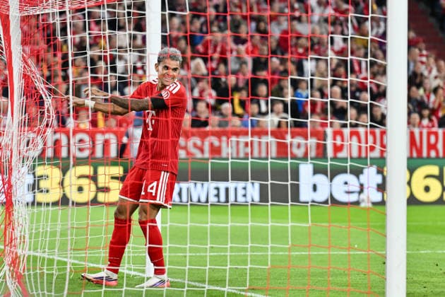 MUNICH, GERMANY; 10. SEPTEMBER: Luis DIAZ (FC Bayern Munich 14) inside the goal after a big chance during the Champions League Match between FC Bayern Muenchen vs. FK Bodo Glimt at Matchday 1 at Allianz Arena Copyright: xBEAUTIFULxSPORTS Goldbergx
