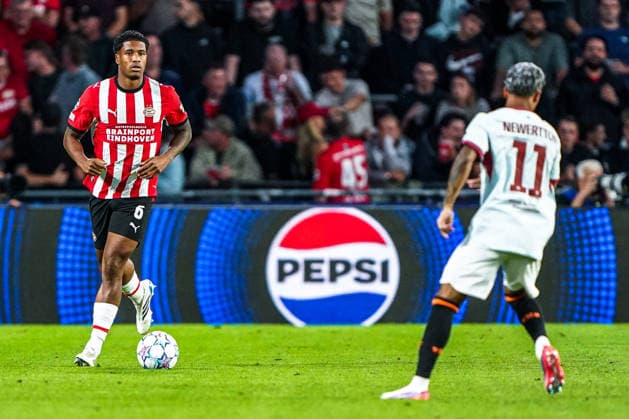 2026-09-10 PSV Eindhoven v Shaktar Donetsk - Champions League EINDHOVEN, NETHERLANDS - SEPTEMBER 10: Ryan Flamingo of PSV Eindhoven runs with the ball during the Champions League match between PSV Eindhoven and Shaktar Donetsk at Philips Stadion on September 10, 2026 in Eindhoven, Netherlands. Eindhoven Philips Stadion Netherlands Content not available for redistribution in The Netherlands directly or indirectly through any third parties. Copyright: xAndrexWeeningx
