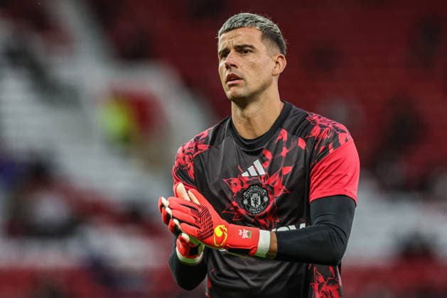 Manchester United, ManU U18 v Sabah U18: UEFA youth League Manchester United goalkeeper Karl Darlow warms up before the UEFA Champions League Matchday 1 of 8 match between Manchester United and Sabah FK at Old Trafford in Manchester, United Kingdom, on September 10, 2026. Manchester Greater Manchester United Kingdom  Copyright: xNewsxImagesx originalFilename:cosgrove-uefacham260910_npAGT.jpg