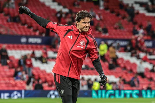 Manchester United, ManU U18 v Sabah U18: UEFA youth League Manchester United goalkeeper Senne Lammens warms up before the UEFA Champions League Matchday 1 of 8 match between Manchester United and Sabah FK at Old Trafford in Manchester, United Kingdom, on September 10, 2026. Manchester Greater Manchester United Kingdom  Copyright: xNewsxImagesx originalFilename:cosgrove-uefacham260910_npn7b.jpg