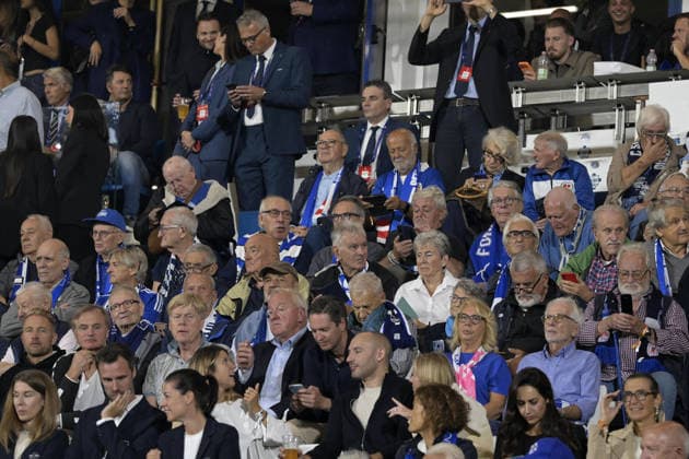 Foto IPP Paolo Bona Como 10 09 2026 UEFA Champions League di Calcio stagione 2026 2027 partita Como-Lipsia Nella foto gli anziani tifosi del Como in tribuna d’ onore Italy Photo Press Worldwide Copyright italy Italy ITALY  Copyright: xR4924_italyphotopressx