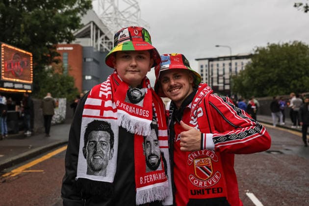 Manchester United, ManU U18 v Sabah U18: UEFA youth League Manchester United fans walk to Old Trafford during the UEFA Champions League Matchday 1 of 8 match between Manchester United and Sabah FK at Old Trafford in Manchester, United Kingdom, on September 10, 2026. Manchester Greater Manchester United Kingdom  Copyright: xNewsxImagesx originalFilename:cosgrove-uefacham260910_npz6Z.jpg