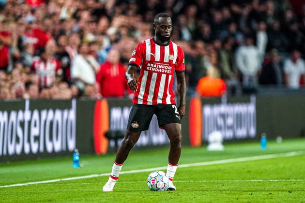 2026-09-10 PSV Eindhoven v Shaktar Donetsk - Champions League EINDHOVEN, NETHERLANDS - SEPTEMBER 10: Lutsharel Geertruida of PSV Eindhoven runs with the ball during the Champions League match between PSV Eindhoven and Shaktar Donetsk at Philips Stadion on September 10, 2026 in Eindhoven, Netherlands. Eindhoven Philips Stadion Netherlands Content not available for redistribution in The Netherlands directly or indirectly through any third parties. Copyright: xAndrexWeeningx