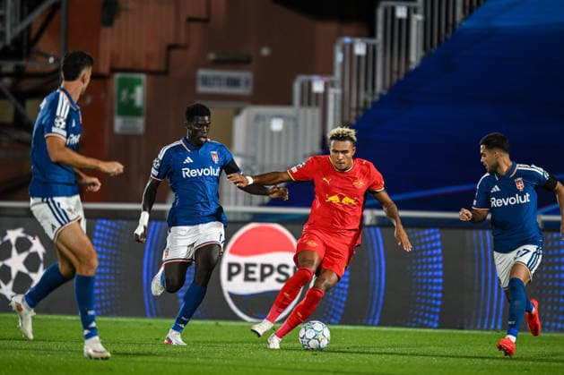 Como™s Assane Diao fights for the ball with RB Leipzig™s Antonio Nusa during the UEFA Champions League stage match Phase MD1 between Calcio Como and RB Leipzig at the Giuseppe Sinigaglia stadium in Como, north Italy -September 10, 2026 - Soccer.  Copyright: xTizianoxBallabio LaPressex