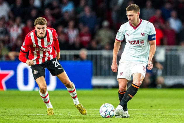 2026-09-10 PSV Eindhoven v Shaktar Donetsk - Champions League EINDHOVEN, NETHERLANDS - SEPTEMBER 10: Guus Til of PSV Eindhoven battles for possession with Mykola Matviyenko of FC Shakhtar Donetsk during the Champions League match between PSV Eindhoven and Shaktar Donetsk at Philips Stadion on September 10, 2026 in Eindhoven, Netherlands. Eindhoven Philips Stadion Netherlands Content not available for redistribution in The Netherlands directly or indirectly through any third parties. Copyright: xAndrexWeeningx