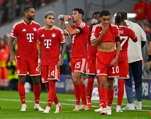September 10, 2026, Soccer: UEFA Champions League 2026–2027, Matchday 1, FC Bayern Munich vs. FK Bodo Glimt, at the Allianz Arena in Munich; from left: Jonathan Tah (FC Bayern Munich), Luis Diaz (FC Bayern Munich), Aleksandar Pavlovic, FC Bayern Munich; Alphonso Davies, FC Bayern Munich; Jamal Musiala, FC Bayern Munich; and Michael Olise, FC Bayern Munich, are exhausted