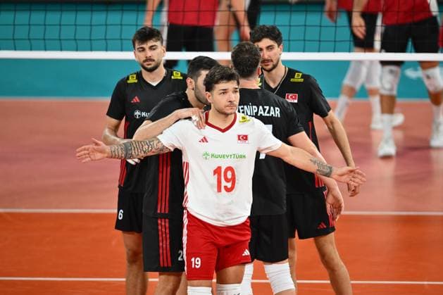 Turkiye v Germany - CEV EuroVolley 2026 Men CLUJ-NAPOCA, ROMANIA - SEPTEMBER 10: Turkiye s Berkay Bayraktar reacts during the CEV EuroVolley 2026 match between Turkiye and Germany at BT Arena in Cluj-Napoca, Romania, on September 10, 2026. Alex Nicodim Anadolu Cluj-napoca Germany. Editorial use only. Please get in touch for any other usage.  Copyright: x2026xAnadoluxAlexxNicodimx