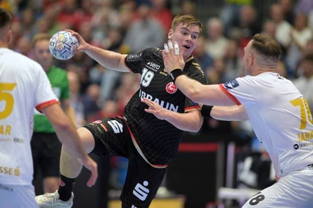 Reynir Thor Stefansson, MT Melsungen 19, on the ball; Wiktor Jankovski, HC Vardar Skopje 78 R, GER, MT Melsungen vs. HC Vardar Skopje 1961 MKD, Handball, Men’s Champions League, Group Matches, 2026–2027 Season, September 10, 2026, GER, MT Melsungen vs. HC Vardar Skopje, Handball, Men’s Champions League, Group Match, 2026–2027 Season, September 10, 2026, Kassel Copyright: xEibner-Pressefotox xRolandxSippelx EP_RSL