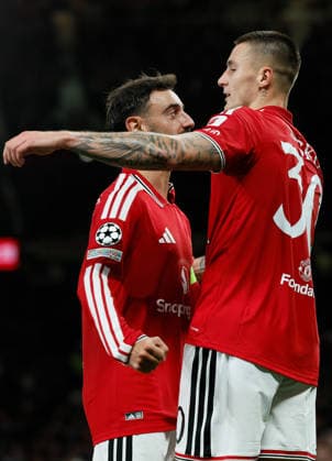 Manchester United, ManU v Sabah FC - UEFA Champions League 2026 27 League Phase MD1 Bruno Fernandes and Benjamin Sesko of Manchester United celebrate 3rd goal during the UEFA Champions League 2026 27 League Phase MD1 match between Manchester United and Sabah FC at Old Trafford on September 10, 2026 in Manchester, England. Manchester Old Trafford England United Kingdom Copyright: xAllstarxPicturexLibraryxLtdx