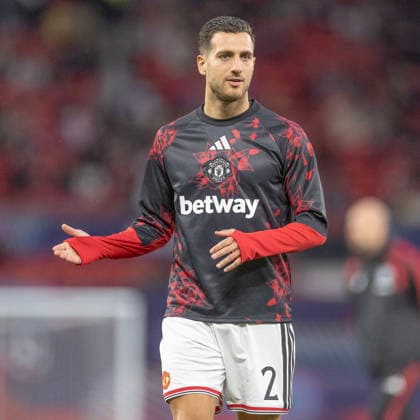 Manchester United, ManU v Sabah FC - UEFA Champions League 2026 27 League Phase MD1 Diogo Dalot 2 of Manchester United F.C. warms up during the UEFA Champions League League Stage match between Manchester United and Sabah FK at Old Trafford in Manchester, on September 10, 2026. Manchester Greater Manchester United Kingdom  Copyright: xMIxNewsx originalFilename:fletcher-manchest260910_npnXZ.jpg