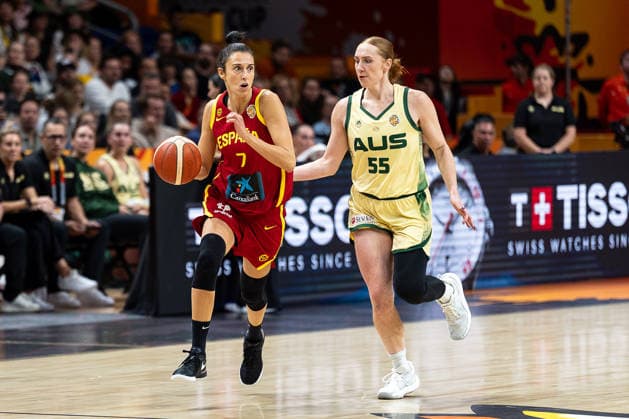 Alba Torrens (Spain), No. 7, dribbling; Chloe Bibby (Australia), No. 55; GER, Australia vs. Spain, Basketball, 2026 FIBA Women’s World Cup, Quarterfinals, September 10, 2026, GER, Australia vs. Spain, Basketball, FIBA Women’s World Cup 2026, Quarterfinals, September 10, 2026, Berlin Copyright: xEibner-Pressefoto MaxxVincenx EP_MVN