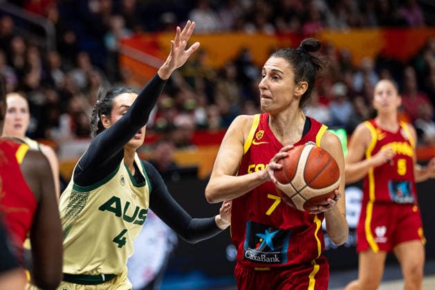 Alba Torrens (Spain), No. 7 with the ball; Alex Wilson (Australia), No. 4; GER, Australia vs. Spain, Basketball, 2026 FIBA Women s World Cup, Quarterfinals, September 10, 2026, GER, Australia vs. Spain, Basketball, FIBA Women’s World Cup 2026, Quarterfinals, September 10, 2026, Berlin Copyright: xEibner-Pressefoto MaxxVincenx EP_MVN