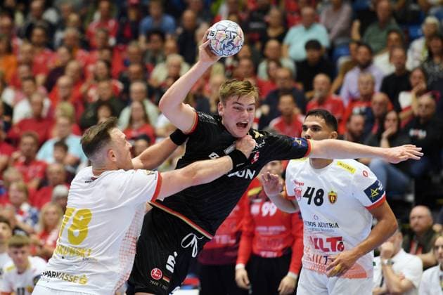 Reynir Thor Stefansson, MT Melsungen 19, on the ball; Wiktor Jankovski, HC Vardar Skopje 78 L; Mohab Mohamed Abdelhak, HC Vardar Skopje 48; GER, MT Melsungen vs. HC Vardar Skopje 1961 MKD, Handball, Men’s Champions League, Group Matches, 2026–2027 Season, September 10, 2026, GER, MT Melsungen vs. HC Vardar Skopje, Handball, Men’s Champions League, Group Match, 2026–2027 Season, September 10, 2026, Kassel Copyright: xEibner-Pressefotox xRolandxSippelx EP_RSL