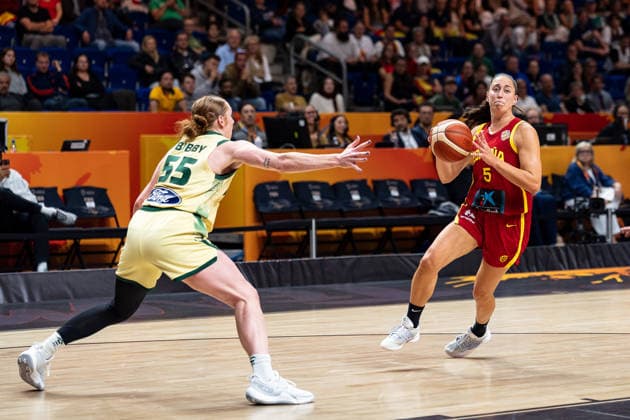 Maite Cazorla (Spain), No. 05, dribbling; Chloe Bibby (Australia), No. 55; GER, Australia vs. Spain, Basketball, 2026 FIBA Women’s World Cup, Quarterfinals, September 10, 2026, GER, Australia vs. Spain, Basketball, 2026 FIBA Women’s World Cup, Quarterfinals, September 10, 2026, Berlin Copyright: xEibner-Pressefoto MaxxVincenx EP_MVN