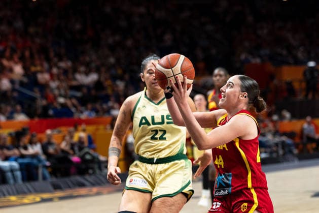 Iyana Martin (Spain), 44, with the ball; Zitina Aokuso (Australia), 22; GER, Australia vs. Spain, Basketball, 2026 FIBA Women’s World Cup, Quarterfinals, September 10, 2026 GER, Australia vs. Spain, Basketball, FIBA Women’s World Cup 2026, Quarterfinals, September 10, 2026 Berlin Copyright: xEibner-Pressefoto MaxxVincenx EP_MVN